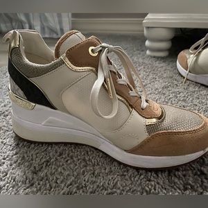 Michael Kors Gold Accent Tennis Shoes size7